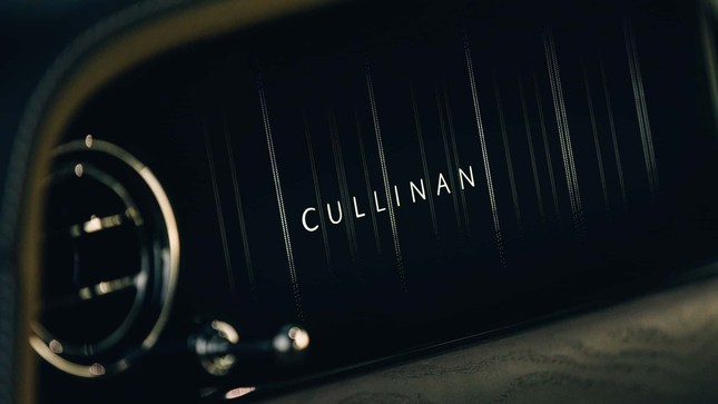 Rolls-Royce Cullinan thế hệ mới lộ diện