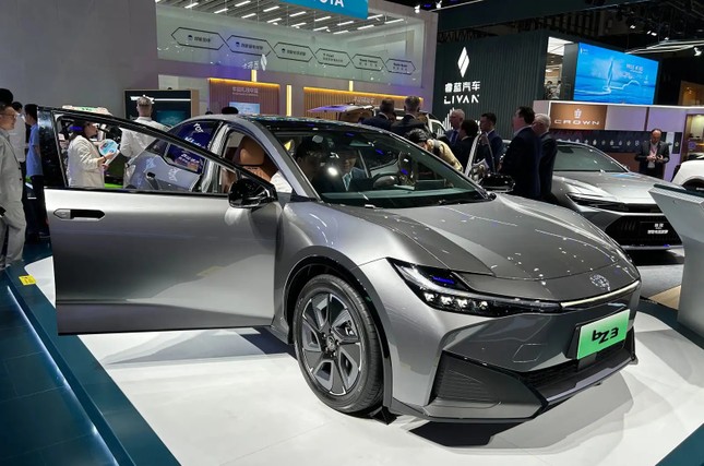 Toyota bắt tay đối thủ của Tesla làm xe hybrid thế hệ mới