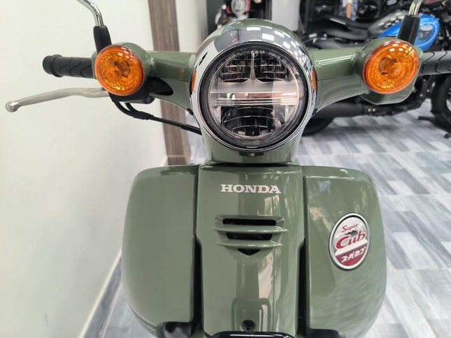 Honda Super Cub 110 2024 giá hơn 80 triệu đồng ở Việt Nam