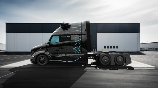 Volvo ra mắt xe đầu kéo tự lái cấp độ 4