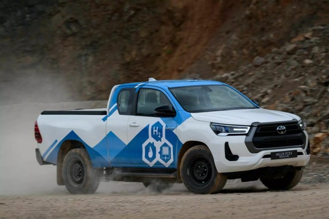 Toyota Hilux dùng pin nhiên liệu hydro đi được 600 km mỗi lần nạp ảnh 8