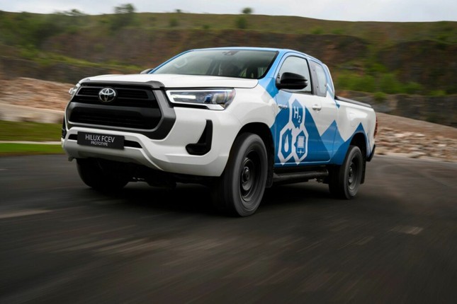 Toyota Hilux dùng pin nhiên liệu hydro đi được 600 km mỗi lần nạp ảnh 11