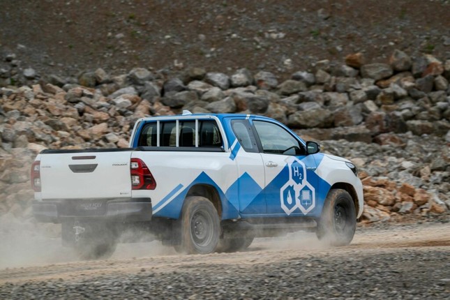 Toyota Hilux dùng pin nhiên liệu hydro đi được 600 km mỗi lần nạp ảnh 10