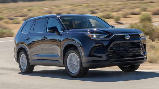 Toyota tạm dừng sản xuất 2 dòng xe SUV vì lỗi túi khí ảnh 1