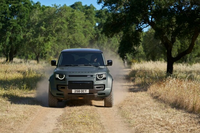 Land Rover trình làng chiếc Defender mạnh nhất lịch sử ảnh 12