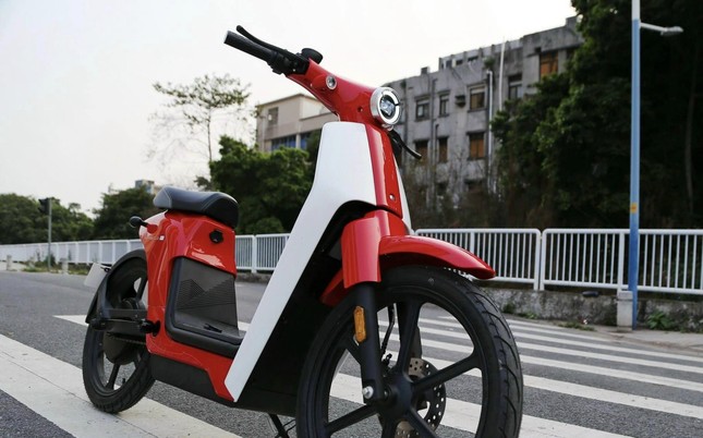 Anh em da biet Honda Cub co ca phien ban moi khong can do xang thay nhot chua - 6