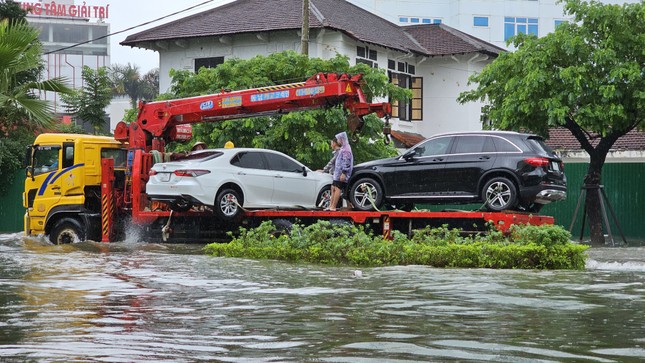 Một số kinh nghiệm bảo vệ ô tô ngày mưa bão ảnh 3