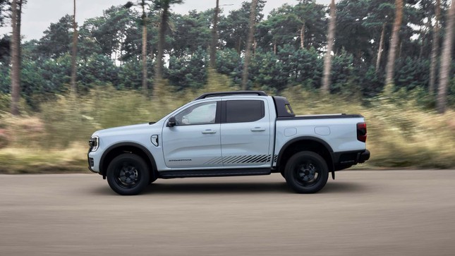 Ford Ranger trình làng phiên bản hybrid cắm sạc ảnh 3