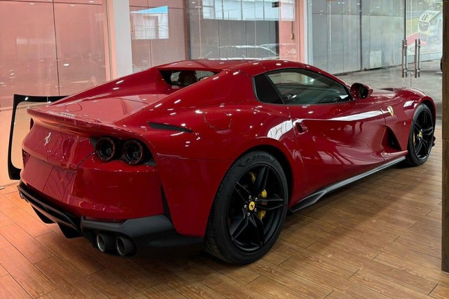 Siêu xe Ferrari 812 GTS đầu tiên cập bến Việt Nam ảnh 2