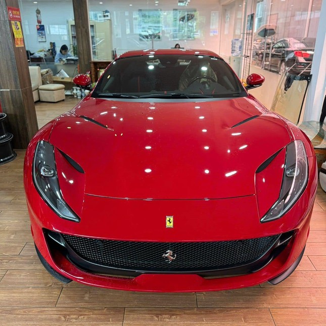 Siêu xe Ferrari 812 GTS đầu tiên cập bến Việt Nam ảnh 3