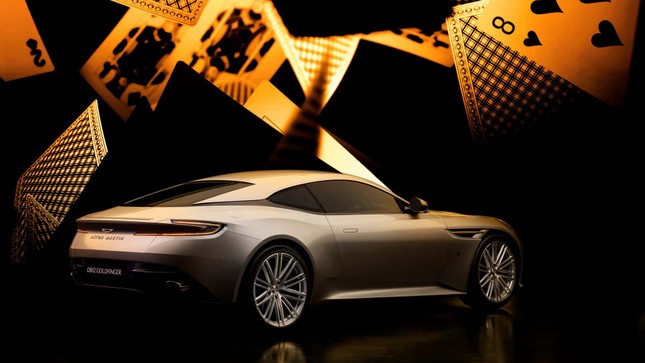 Siêu xe Aston Martin DB12 bản giới hạn với nội thất mạ vàng ảnh 7