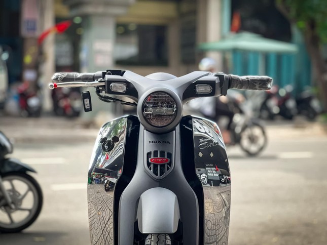 Honda Super Cub phiên bản Disney giá hơn 200 triệu đồng tại Việt Nam ảnh 2