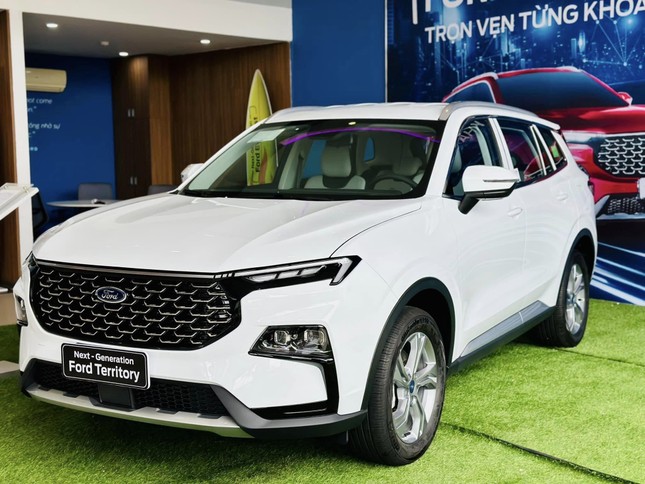 Các dòng SUV cỡ C chạy đua giảm giá dịp cuối năm ảnh 1