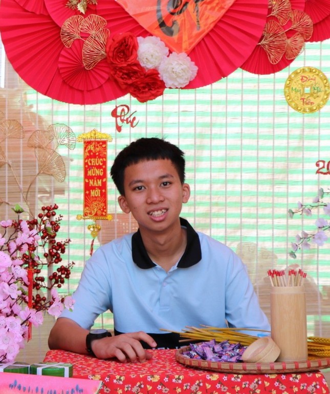 Cậu học trò nghèo say mê toán học trở thành thủ khoa Toán-Tin ảnh 1