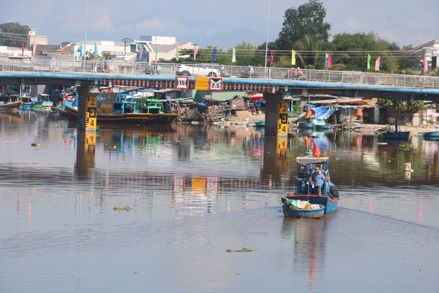 Ba lần xin khai thác 3 tấn vàng dưới sông vì 'ông tổ mách bảo'; Ngày tuyên án bà Trương Mỹ Lan ảnh 5