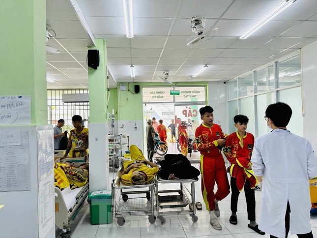 Ba lần xin khai thác 3 tấn vàng dưới sông vì 'ông tổ mách bảo'; Ngày tuyên án bà Trương Mỹ Lan ảnh 7