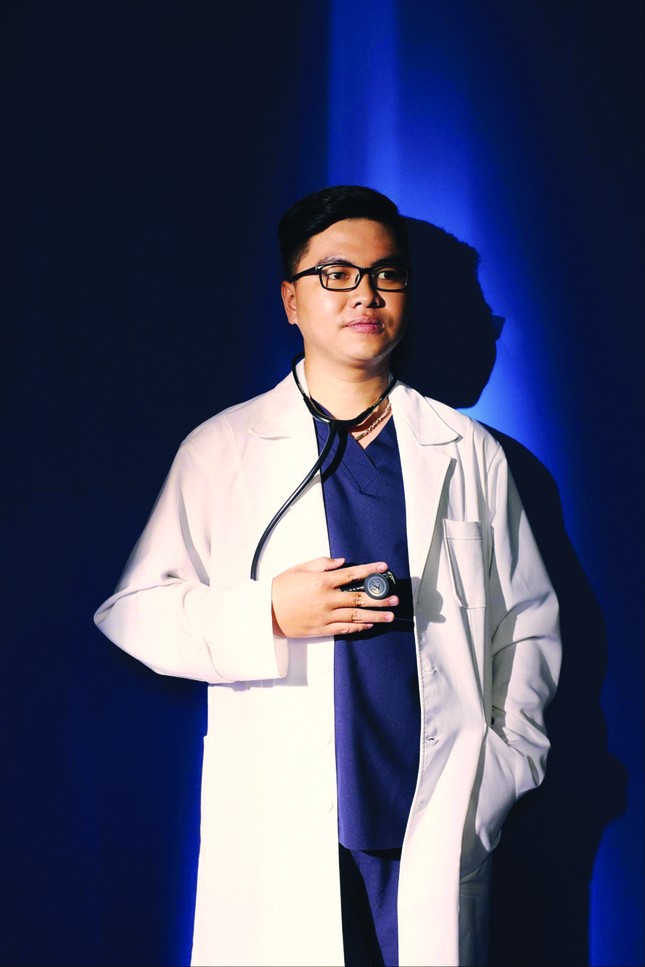 Bác sĩ trẻ 'ngàn like' ảnh 2