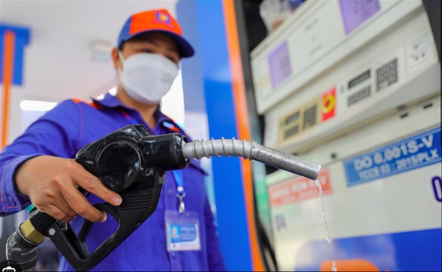 Chuyển hồ sơ sai phạm lĩnh vực xăng dầu tới Bộ Công an ảnh 1