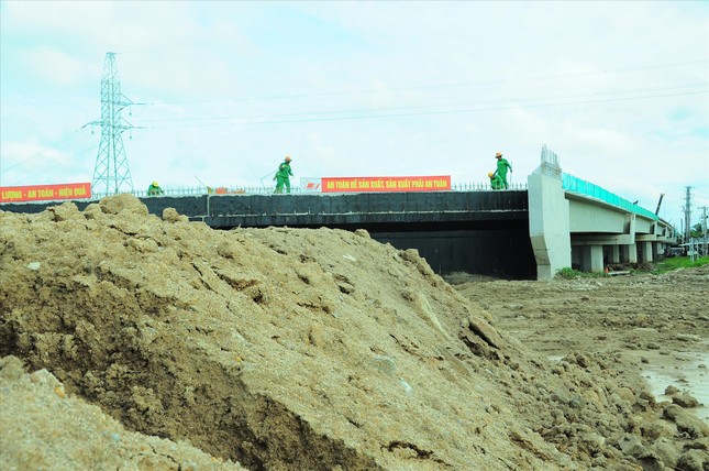 Chống lãng phí quyết liệt, có địa chỉ - Bài 11: Thiếu cát gây chậm tiến độ các dự án trọng điểm ảnh 1