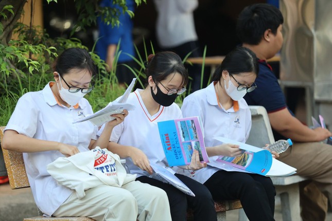 Đề tham khảo thi tốt nghiệp THPT năm 2024 có nhiều điểm mới ảnh 1