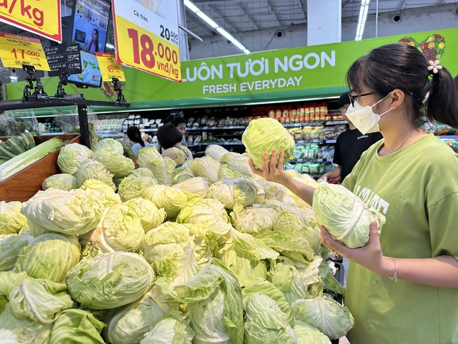 Hạn chế tăng giá hàng hóa sau đợt tăng lương: Giám sát niêm yết, công khai về giá ảnh 1