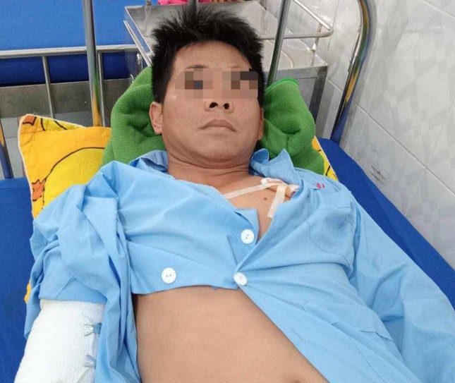 Được thả khỏi chuồng, chó Becgie nặng 35kg cắn chủ bị thương nặng ảnh 1