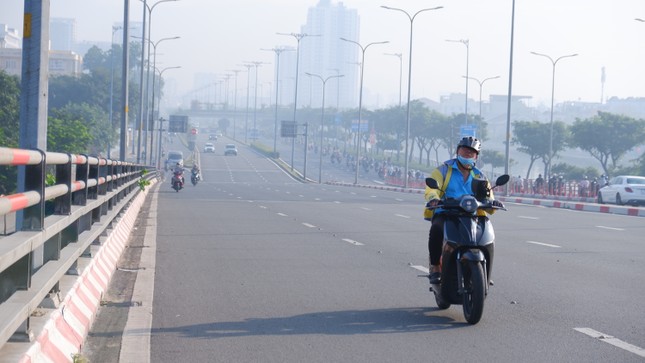 TPHCM liên tục xuất hiện sương mù, bụi mịn gấp 6,8 lần mức cho phép ảnh 4