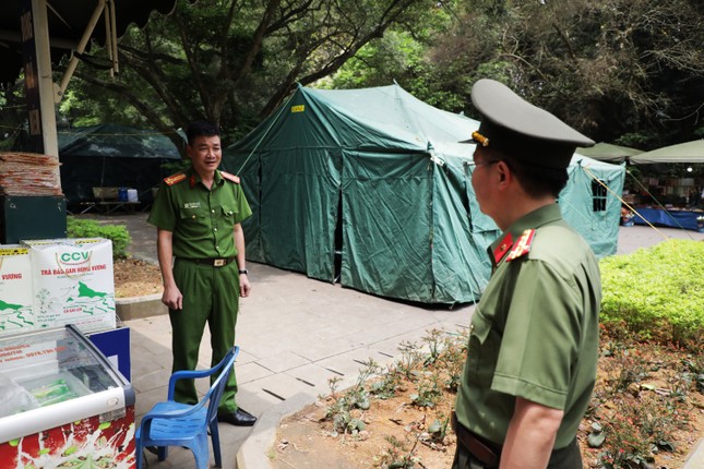 Director of Phu Tho Provincial Police inspects security work at the Hung Temple Festival photo 15