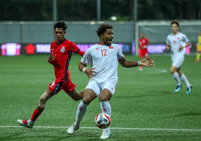 Song sát Tiến Linh-Xuân Son lên tiếng phút bù giờ, tuyển Việt Nam đánh bại Singapore 2-0 ảnh 3