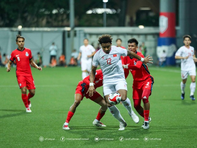 Song sát Tiến Linh-Xuân Son lên tiếng phút bù giờ, tuyển Việt Nam đánh bại Singapore 2-0 ảnh 4