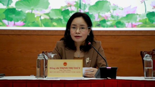 Diễu hành, biểu diễn nghệ thuật hát Then, đàn Tính trên đường phố Hà Nội ảnh 1