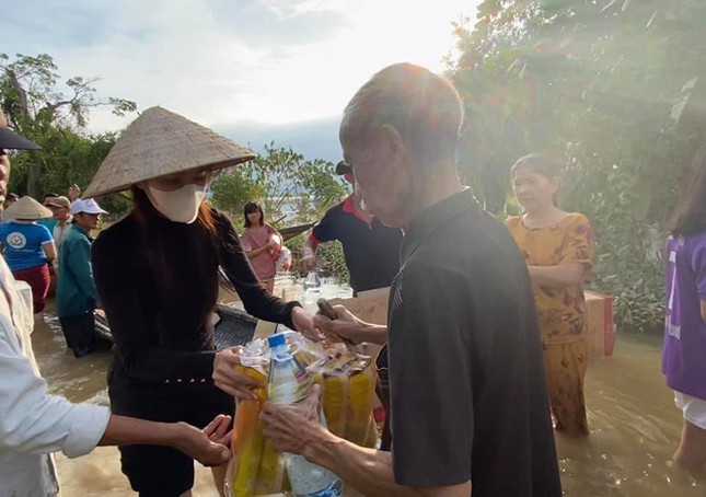 Thủy Tiên phẫn nộ công khai kẻ ăn chặn tiền từ thiện, có tiền sử lừa đảo nhiều lần ảnh 1