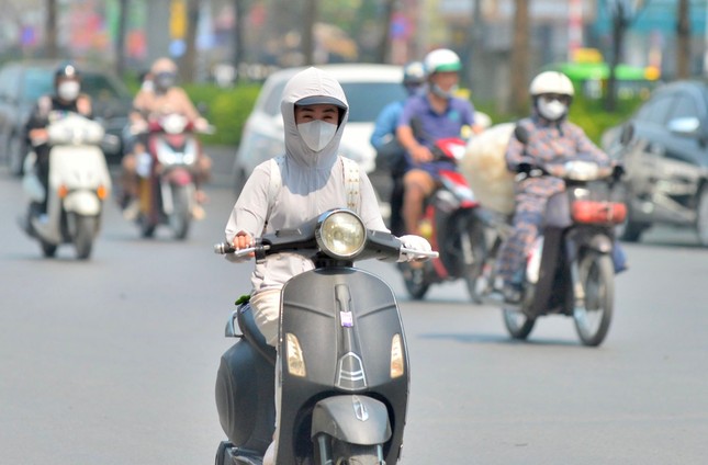 Bác sĩ lý giải chuyện mùa hè nhu cầu 'yêu' giảm sút trầm trọng ảnh 5