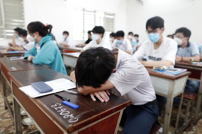 Làm sao để giúp con tránh trầm cảm trong mùa thi? ảnh 2