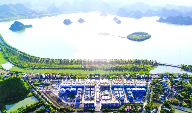 Giá BĐS Hà Nội tăng chóng mặt, nhà đầu tư đi tìm 'miền đất hứa' ngoài Thủ đô ảnh 1