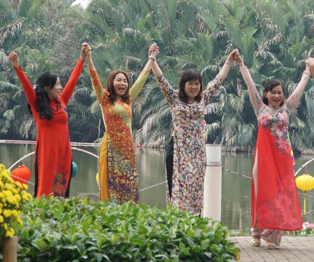 Dịp lễ 30/4-1/5: Nhiều người chọn tua xuất ngoại ảnh 2