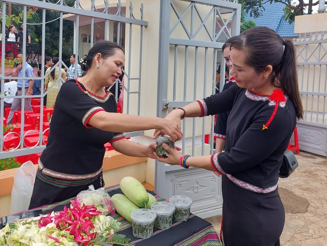 Về buôn nghe chuyện du lịch ảnh 3