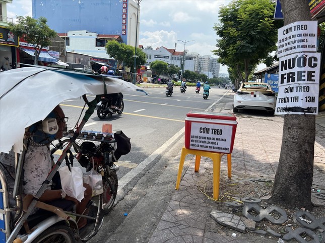 Khi trái tim yêu thương dẫn lối - kỳ 1: Bữa ăn 'no bụng ấm lòng' ảnh 2