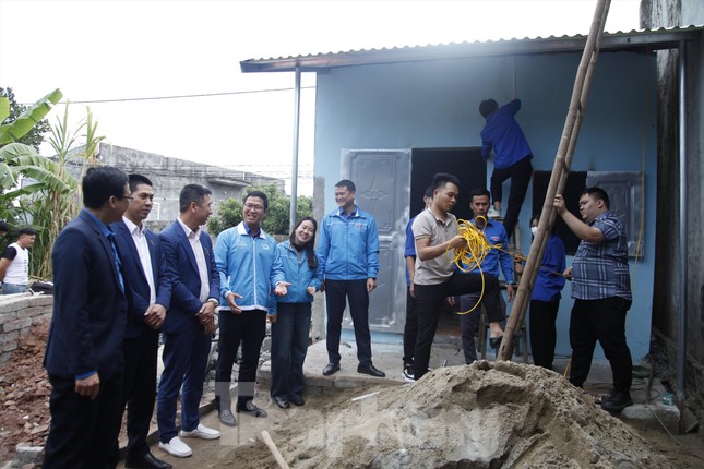 Mang yêu thương đến đồng bào dân tộc ảnh 1