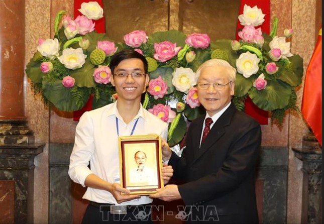 'Cậu bé vàng' Vật lý: Nhớ lần được gặp bác Trọng ảnh 1