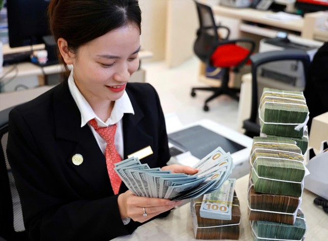 Giá USD giảm mạnh, doanh nghiệp thở phào