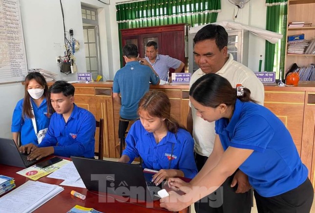 Đoàn thanh niên đưa người dân đến gần hơn với thời đại số ảnh 1