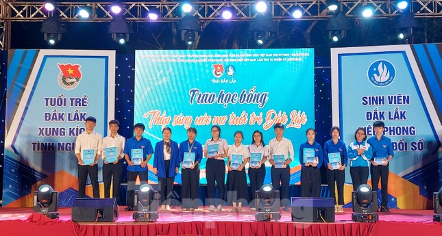 Tuyên dương 41 cá nhân, tập thể Sinh viên 5 tốt tỉnh Đắk Lắk ảnh 6