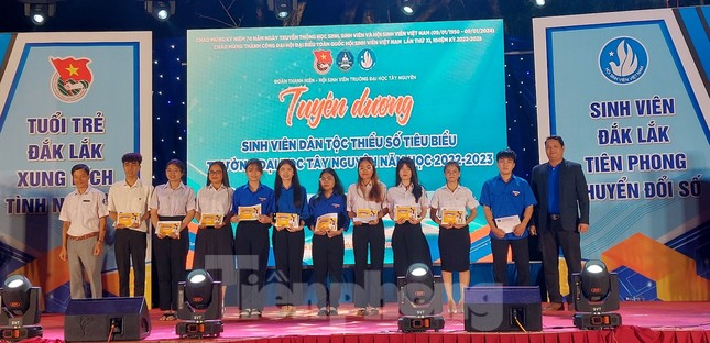 Tuyên dương 41 cá nhân, tập thể Sinh viên 5 tốt tỉnh Đắk Lắk ảnh 4