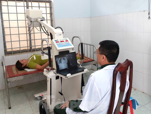 Bà con biên giới vui xuân cùng Bộ đội Biên phòng ảnh 2
