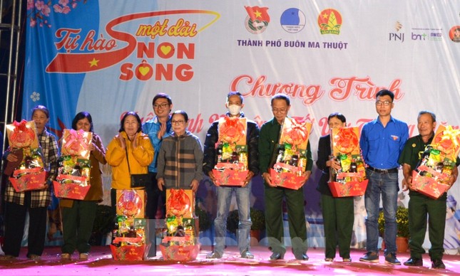 Tuổi trẻ TP Buôn Ma Thuột ra quân đội hình Thanh niên tình nguyện năm 2024 ảnh 9