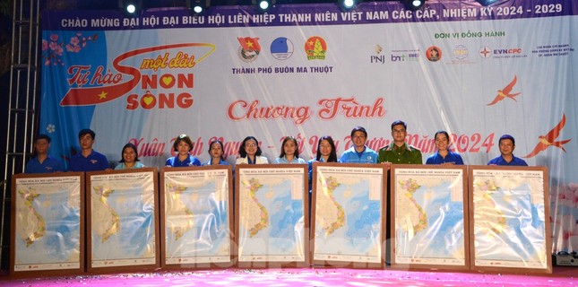 Tuổi trẻ TP Buôn Ma Thuột ra quân đội hình Thanh niên tình nguyện năm 2024 ảnh 7