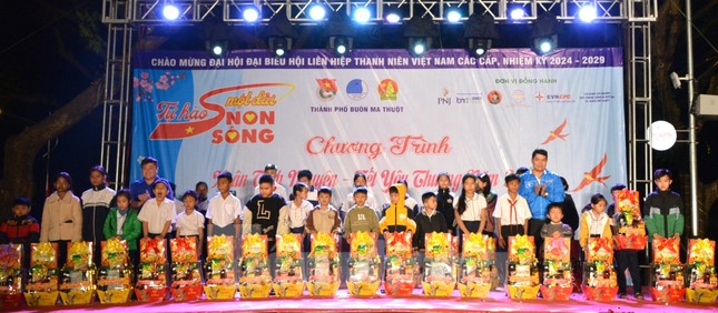 Tuổi trẻ TP Buôn Ma Thuột ra quân đội hình Thanh niên tình nguyện năm 2024 ảnh 8