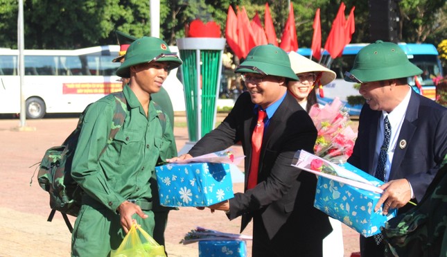 Nữ đại úy công an và bí thư Huyện Đoàn ở Đắk Lắk được nhận Giải thưởng Lý Tự Trọng ảnh 4