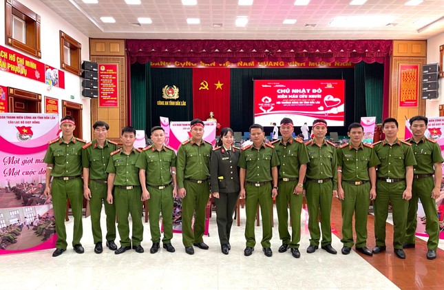 Nữ đại úy công an và bí thư Huyện Đoàn ở Đắk Lắk được nhận Giải thưởng Lý Tự Trọng ảnh 1